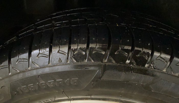 2016 Maruti Ciaz ZXI, Petrol, Manual, 99,587 km, Right Rear Tyre Tread