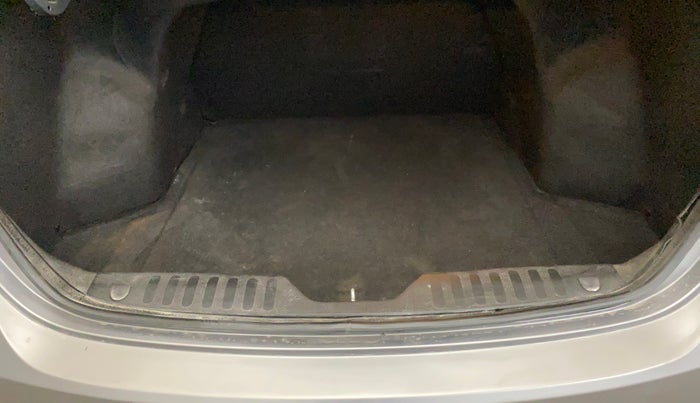 2016 Maruti Ciaz ZXI, Petrol, Manual, 99,587 km, Boot Inside