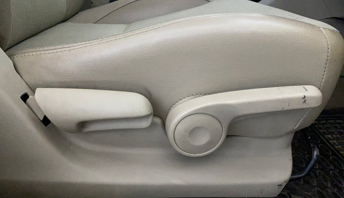 2016 Maruti Ciaz ZXI, Petrol, Manual, 99,587 km, Driver Side Adjustment Panel