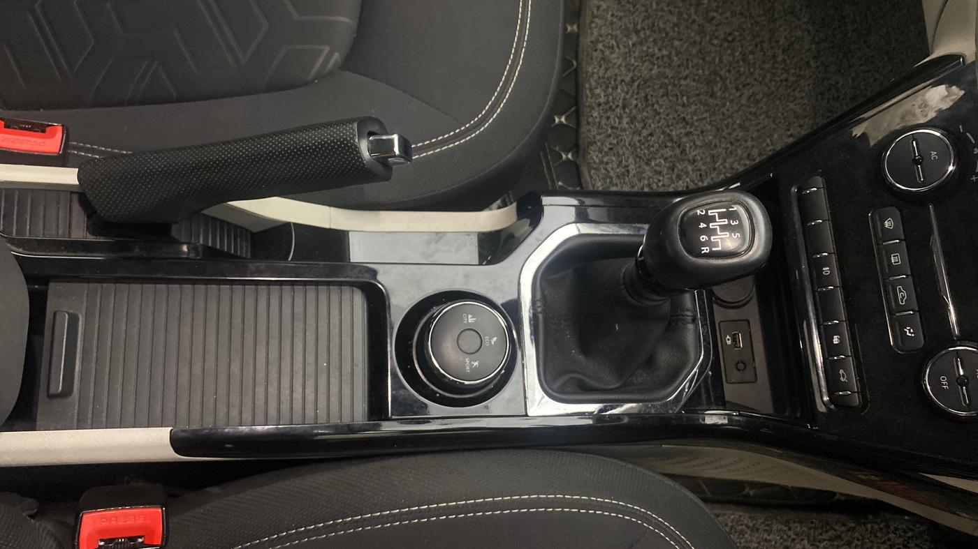 2021 Tata NEXON XZ PLUS PETROL, Petrol, Manual, 45,932 km, Gear Lever