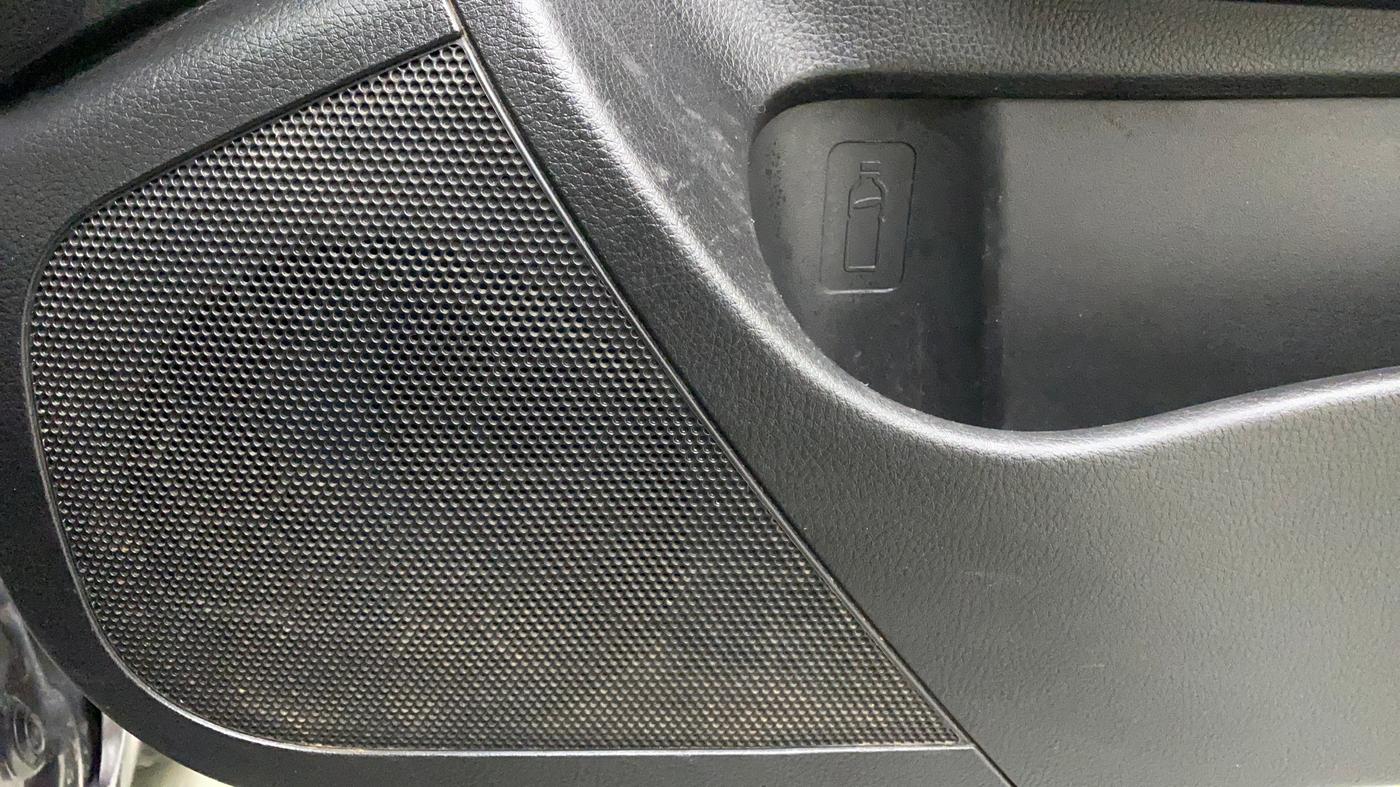2017 Maruti Swift LXI (O), Petrol, Manual, 27,949 km, Speaker