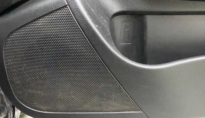 2017 Maruti Swift LXI (O), Petrol, Manual, 27,949 km, Speaker