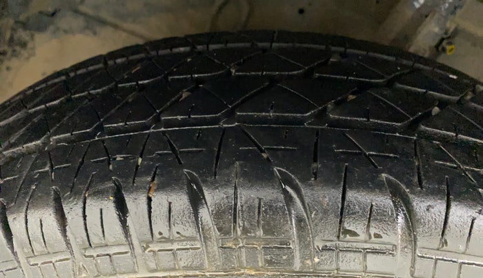 2017 Maruti Swift LXI (O), Petrol, Manual, 27,949 km, Left Front Tyre Tread