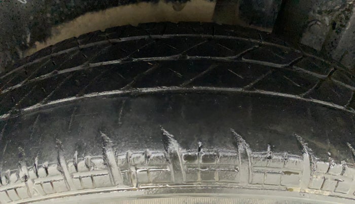 2017 Maruti Swift LXI (O), Petrol, Manual, 27,949 km, Left Rear Tyre Tread