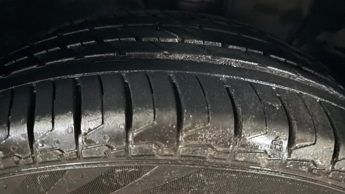 2014 Hyundai Elite i20 ASTA 1.2, Petrol, Manual, 79,264 km, Right Front Tyre Tread
