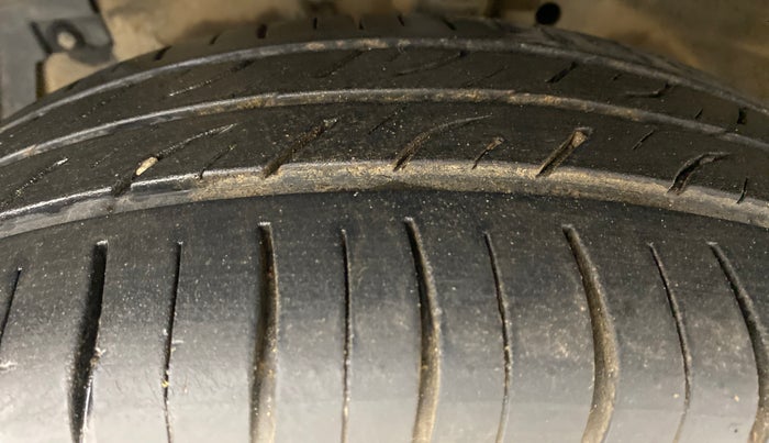 2014 Maruti Swift ZXI, Petrol, Manual, 88,265 km, Left Front Tyre Tread