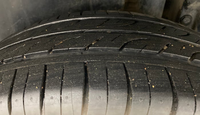 2014 Maruti Swift ZXI, Petrol, Manual, 88,265 km, Left Rear Tyre Tread