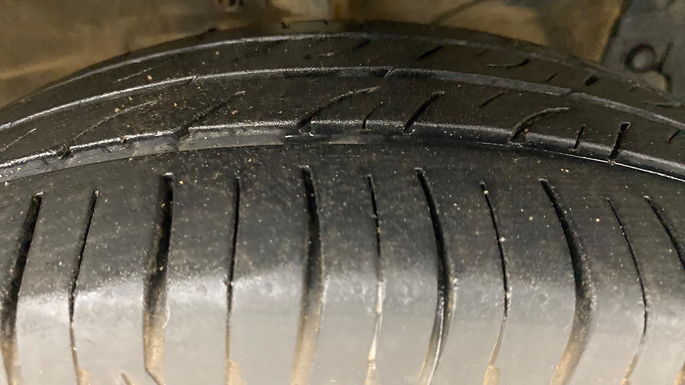 2014 Maruti Swift ZXI, Petrol, Manual, 88,265 km, Right Front Tyre Tread