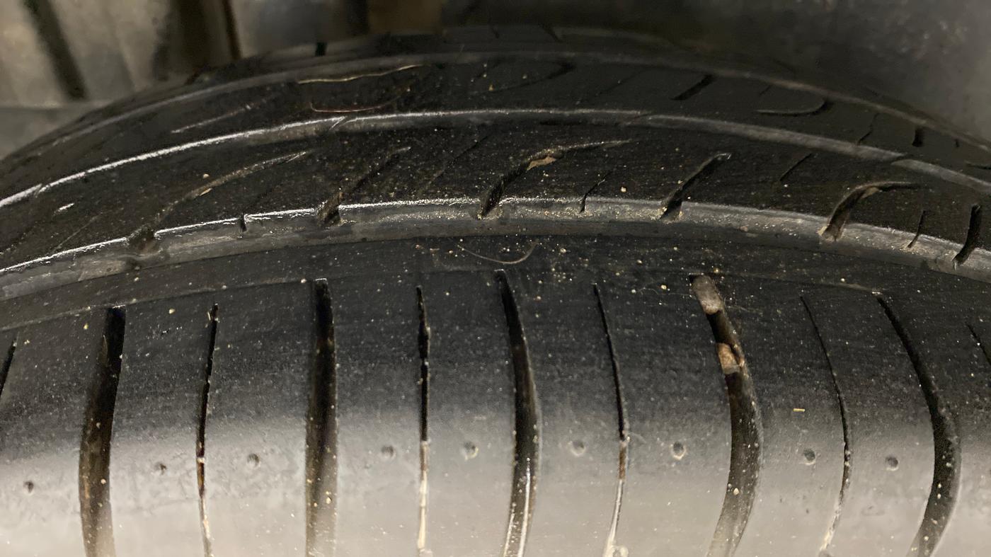 2014 Maruti Swift ZXI, Petrol, Manual, 88,265 km, Right Rear Tyre Tread