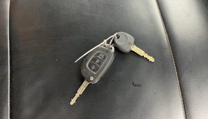 2017 Hyundai Elite i20 ASTA 1.2 DUAL TONE, Petrol, Manual, 50,403 km, Key Close Up