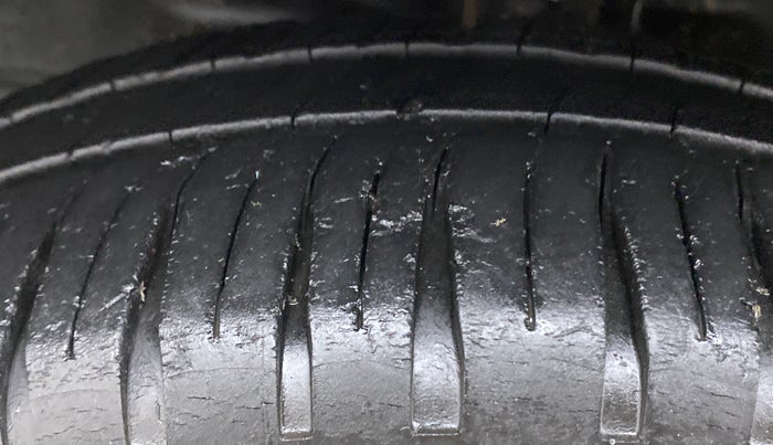 2012 Maruti Wagon R 1.0 VXI, Petrol, Manual, 73,157 km, Left Front Tyre Tread