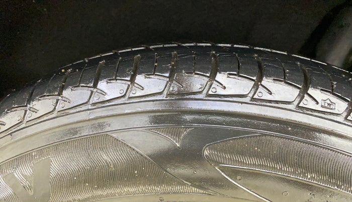 2017 Maruti Baleno DELTA PETROL 1.2, Petrol, Manual, 39,020 km, Left Rear Tyre Tread