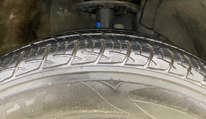 2017 Maruti Baleno DELTA PETROL 1.2, Petrol, Manual, 39,020 km, Right Front Tyre Tread