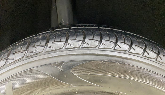 2017 Maruti Baleno DELTA PETROL 1.2, Petrol, Manual, 39,020 km, Right Rear Tyre Tread