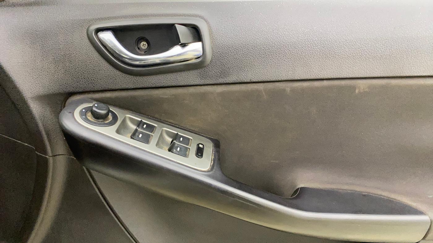 2015 Tata Zest XT 90PS DIESEL, Diesel, Manual, 92,193 km, Driver Side Door Panels Control