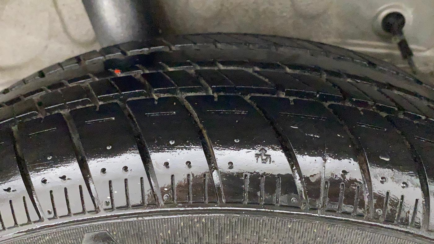 2011 Toyota Etios VX, Petrol, Manual, 99,230 km, Right Rear Tyre Tread