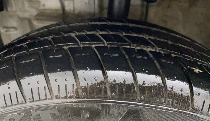 2011 Toyota Etios VX, Petrol, Manual, 99,230 km, Left Front Tyre Tread