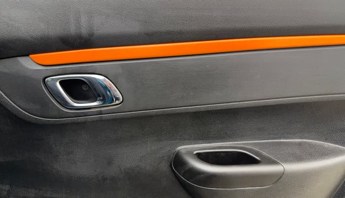 2021 Renault Kwid CLIMBER 1.0 (O), Petrol, Manual, 81,452 km, Driver Side Door Panels Control