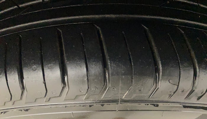 2024 Hyundai NEW I20 ASTA (O) 1.2 MT, Petrol, Manual, 42,640 km, Right Front Tyre Tread