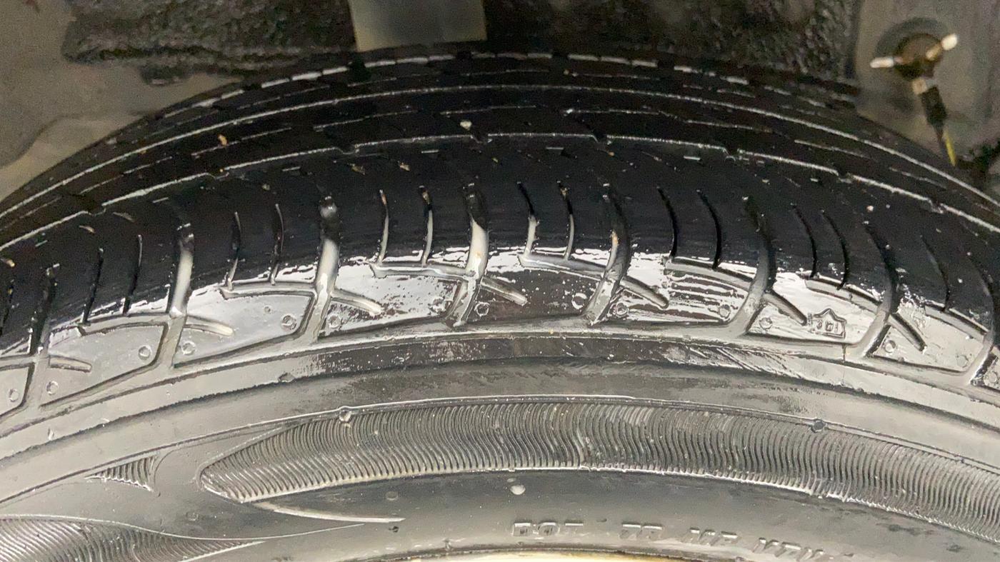 2012 Toyota Etios V, Petrol, Manual, 89,724 km, Right Rear Tyre Tread