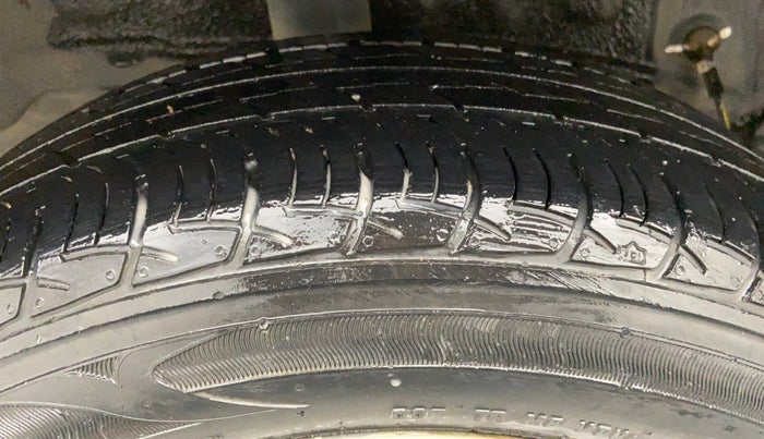 2012 Toyota Etios V, Petrol, Manual, 89,724 km, Right Rear Tyre Tread