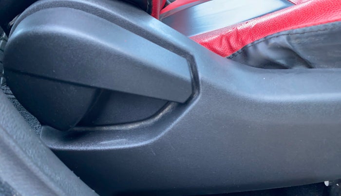 2023 Nissan MAGNITE XL, Petrol, Manual, 35,881 km, Driver Side Adjustment Panel