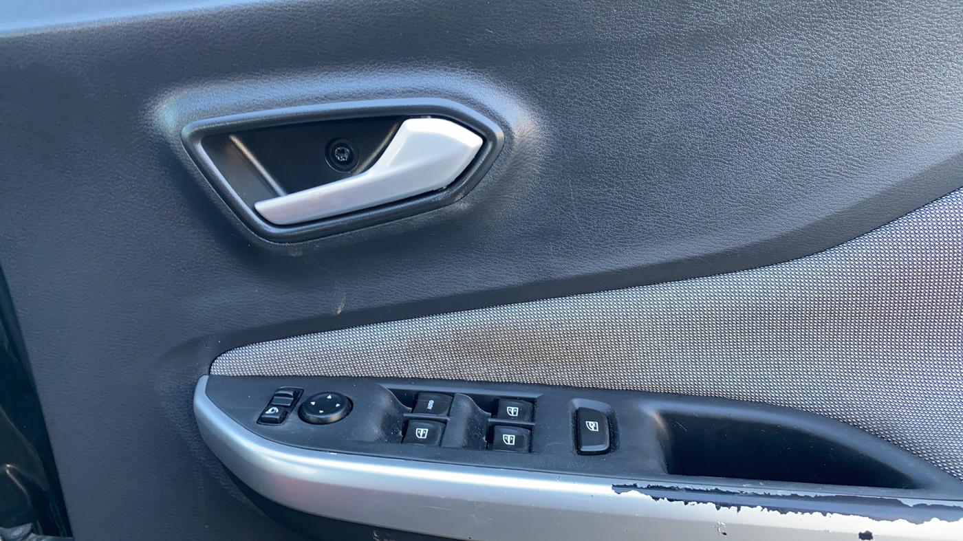 2023 Nissan MAGNITE XL, Petrol, Manual, 35,881 km, Driver Side Door Panels Control