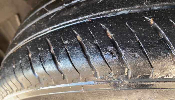 2023 Nissan MAGNITE XL, Petrol, Manual, 35,881 km, Left Rear Tyre Tread