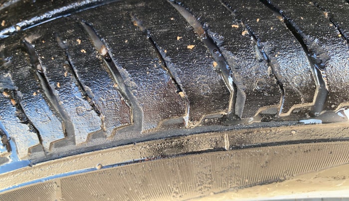 2023 Nissan MAGNITE XL, Petrol, Manual, 35,881 km, Right Front Tyre Tread