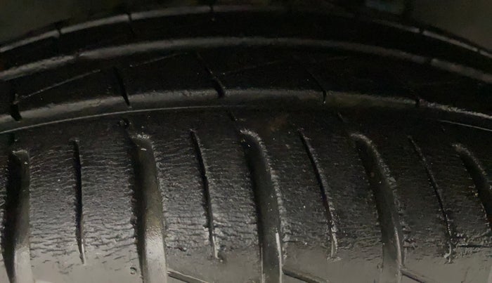 2019 Renault Kwid RXT 1.0 AMT (O), Petrol, Automatic, 14,265 km, Right Front Tyre Tread