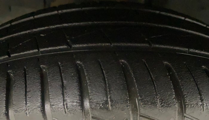 2019 Renault Kwid RXT 1.0 AMT (O), Petrol, Automatic, 14,265 km, Left Front Tyre Tread