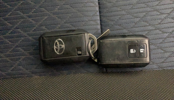 2019 Toyota Glanza V, Petrol, Manual, 53,080 km, Key Close Up