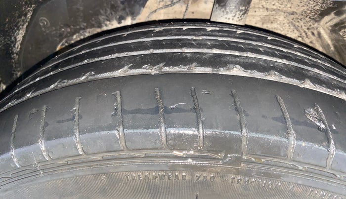 2020 MG HECTOR PLUS SHARP 1.5 PETROL TURBO HYBRID MT 6-STR, Petrol, Manual, 42,414 km, Left Front Tyre Tread