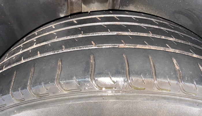 2020 MG HECTOR PLUS SHARP 1.5 PETROL TURBO HYBRID MT 6-STR, Petrol, Manual, 42,414 km, Right Rear Tyre Tread