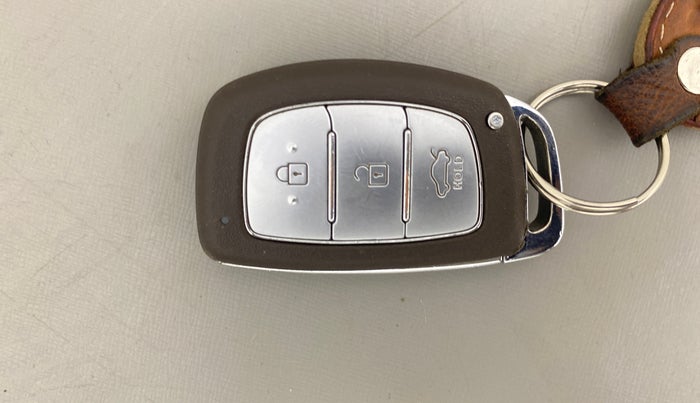 2024 Hyundai AURA SX 1.2 CNG, CNG, Manual, 11,706 km, Key Close Up