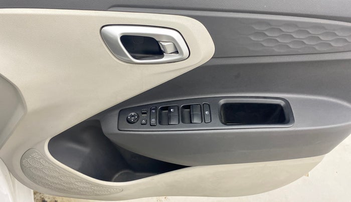 2024 Hyundai AURA SX 1.2 CNG, CNG, Manual, 11,706 km, Driver Side Door Panels Control