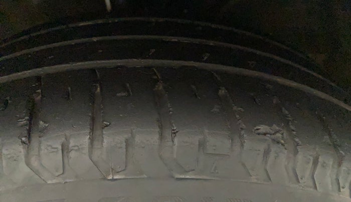 2015 Maruti Baleno ALPHA PETROL 1.2, CNG, Manual, 96,624 km, Right Front Tyre Tread