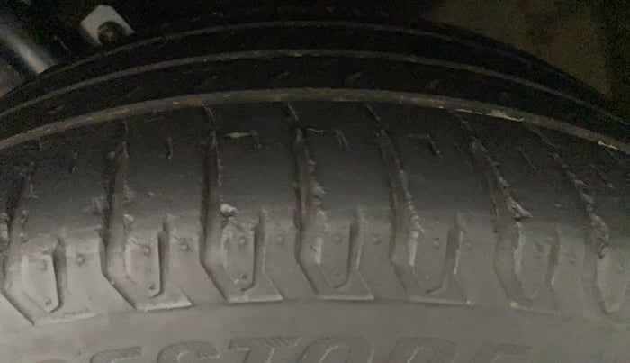 2015 Maruti Baleno ALPHA PETROL 1.2, CNG, Manual, 96,624 km, Left Rear Tyre Tread