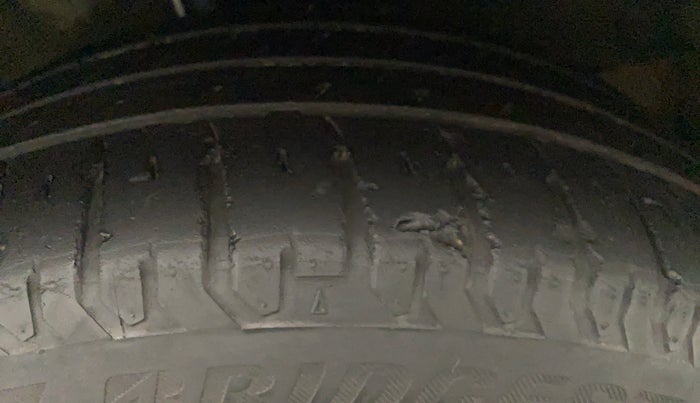 2015 Maruti Baleno ALPHA PETROL 1.2, CNG, Manual, 96,624 km, Left Front Tyre Tread