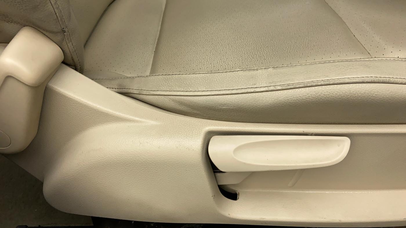 2014 Volkswagen Vento HIGHLINE DIESEL, Diesel, Manual, 41,469 km, Driver Side Adjustment Panel