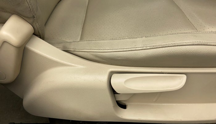 2014 Volkswagen Vento HIGHLINE DIESEL, Diesel, Manual, 41,469 km, Driver Side Adjustment Panel