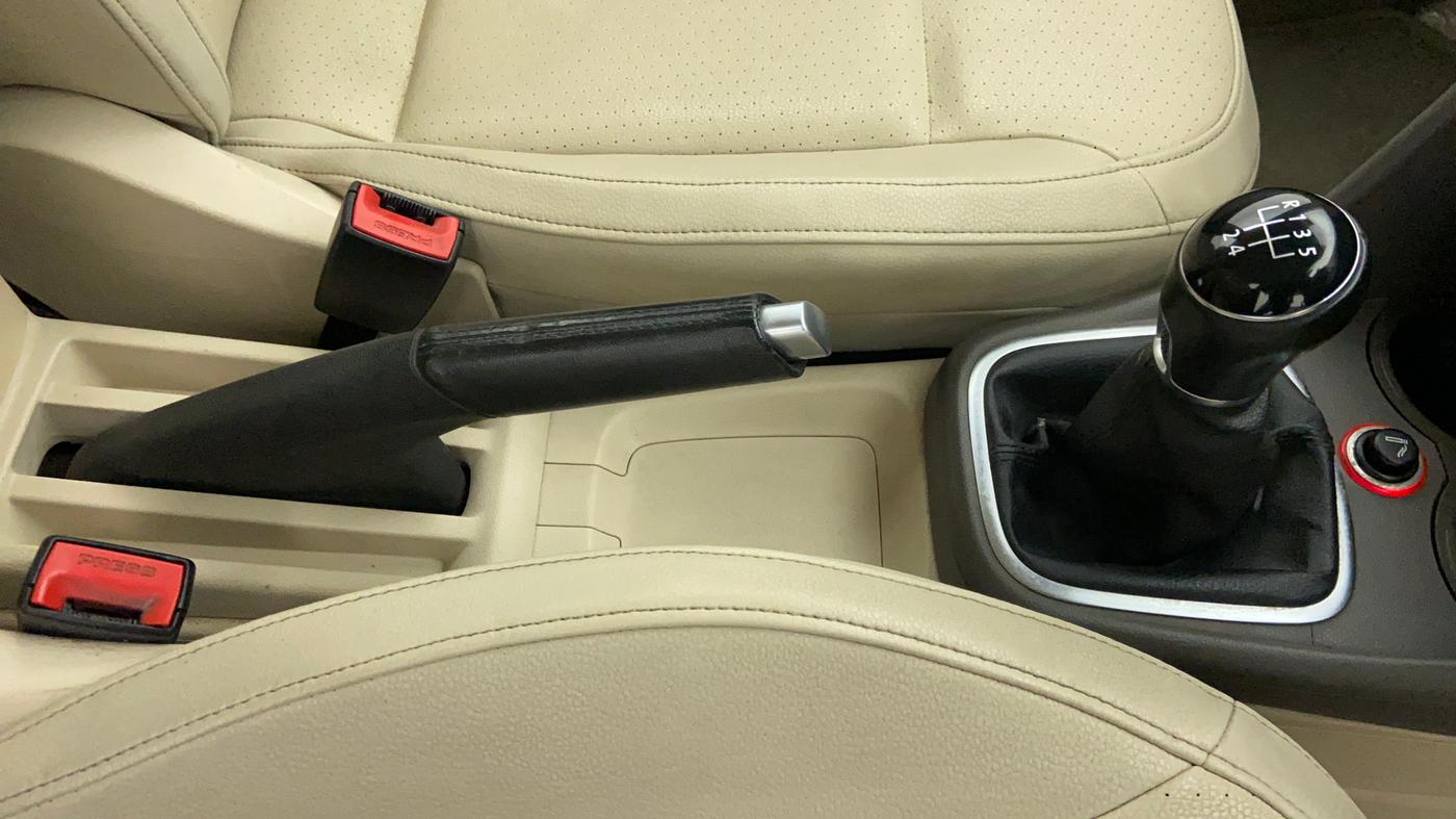 2014 Volkswagen Vento HIGHLINE DIESEL, Diesel, Manual, 41,469 km, Gear Lever
