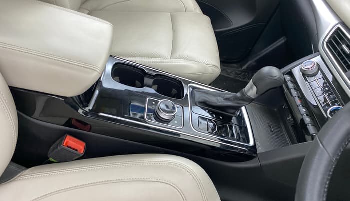 2023 Mahindra XUV700 AX 7 LUXURY P AT 7 STR, Petrol, Automatic, 24,791 km, Gear Lever