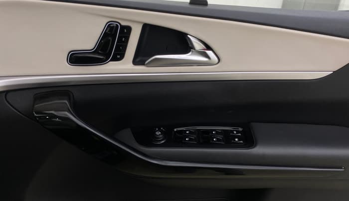2023 Mahindra XUV700 AX 7 LUXURY P AT 7 STR, Petrol, Automatic, 24,791 km, Driver Side Door Panels Control