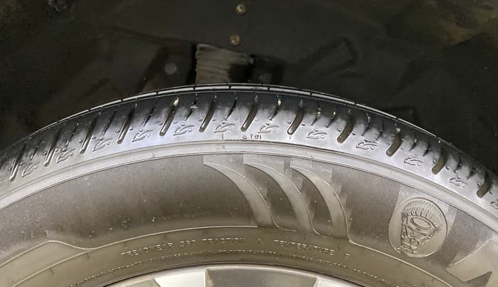 2023 Mahindra XUV700 AX 7 LUXURY P AT 7 STR, Petrol, Automatic, 24,791 km, Right Rear Tyre Tread
