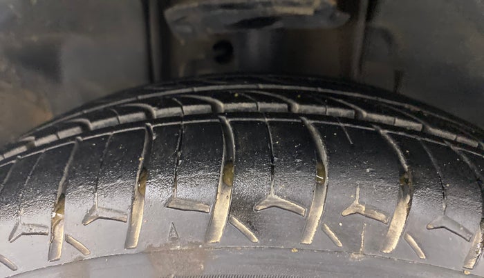 2017 Tata Tiago XT DIESEL, Diesel, Manual, 81,082 km, Left Front Tyre Tread