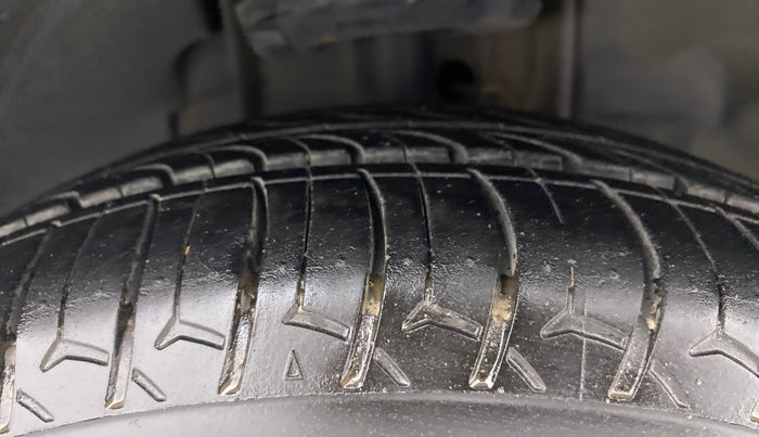 2017 Tata Tiago XT DIESEL, Diesel, Manual, 81,082 km, Right Front Tyre Tread