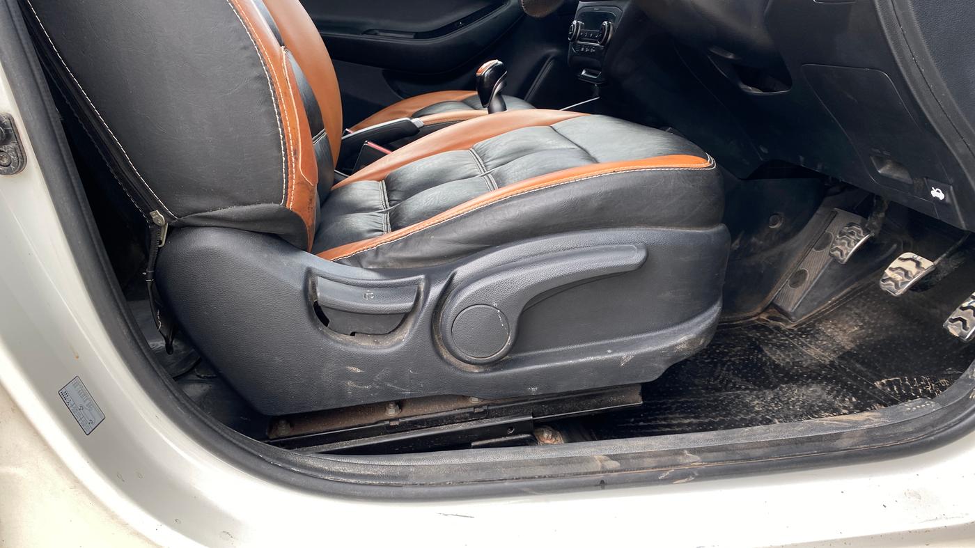 2017 Hyundai i20 Active 1.4 SX, Diesel, Manual, 82,129 km, Driver Side Adjustment Panel