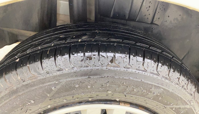 2022 Maruti Dzire VXI AMT, Petrol, Automatic, 55,560 km, Right Rear Tyre Tread