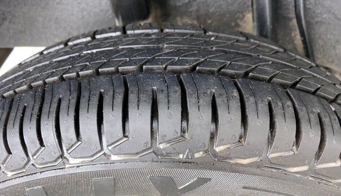 2019 Datsun Redi Go T (O), CNG, Manual, 42,127 km, Right Rear Tyre Tread